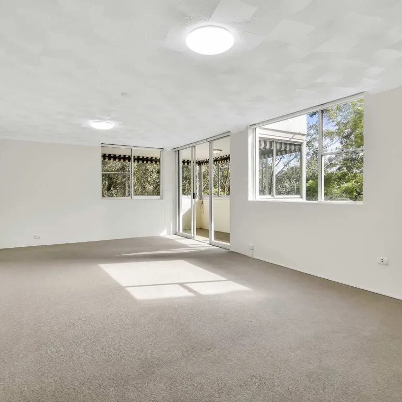Refreshed bright and spacious apartment - Photo 1
