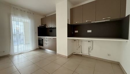 Appartement 3 pièces 63m2 REIMS 990 euros - Photo 2