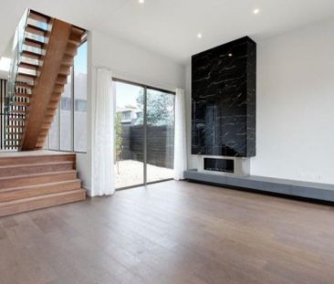 12 Moreton Close, Kew - Photo 4