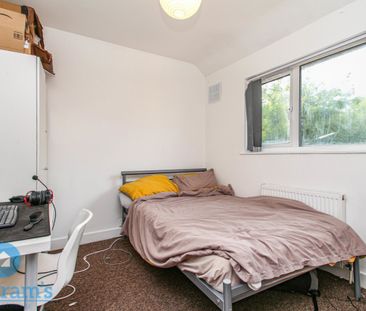 4 bed Semi-Detached House for Rent - Photo 5