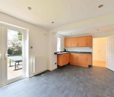 4 bedroom detached house to rent - Photo 6