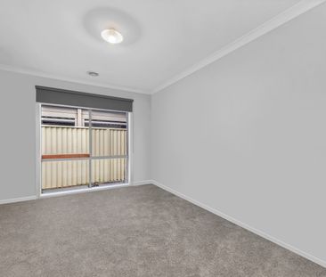 8 Salvia Avenue, Pakenham VIC 3810 - House For Rent | Domain - Photo 5