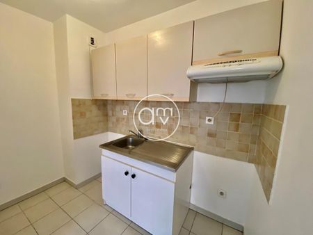 Location Appartement 2 pièces 39m² HYERES 83400 - Photo 2