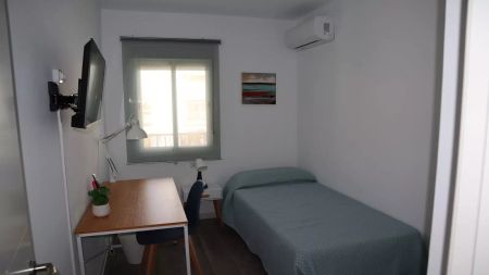 Rooms for rent in 4-bedroom apartment in El Cerro Del Águila - Foto 3