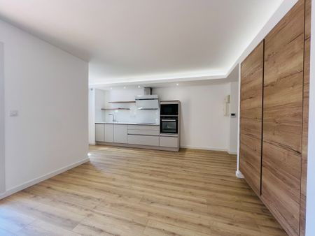 Location Appartement 3 pièces 76m² TOULON 83000 - Photo 5