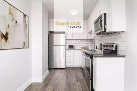 Royal Oak Terrace | 1152 Adelaide St N | 1BR renovated - Photo 3