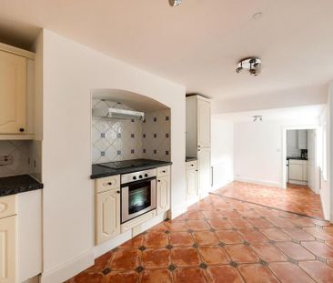 3 bedroom flat to rent - Photo 3