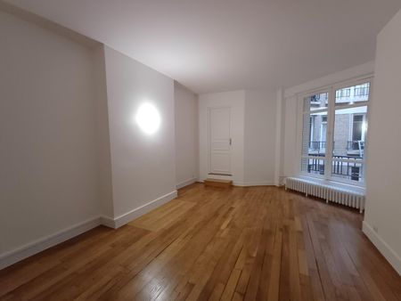 location Appartement T7 DE 309.7m² À PARIS - Photo 2