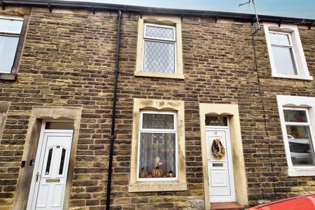 2 bedroom terraced house to rent - Photo 2