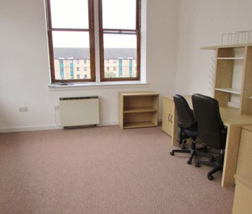 2 Bed Flat - Photo 4