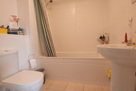 2 bedroom flat to rent - Photo 5