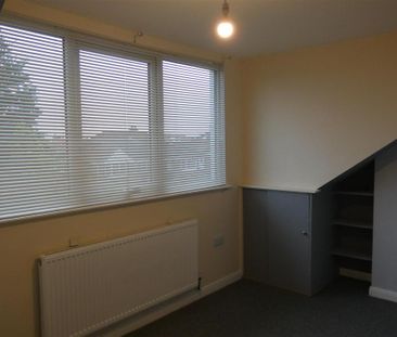 3 bedroom semi-detached bungalow to rent - Photo 2