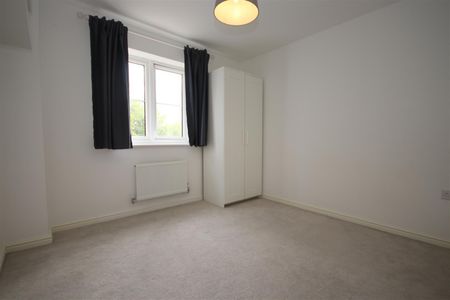 3 bedroom End Terraced to let - Photo 5