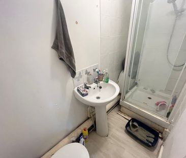 Studio Flat, Robinson Road, SW17 - Photo 2