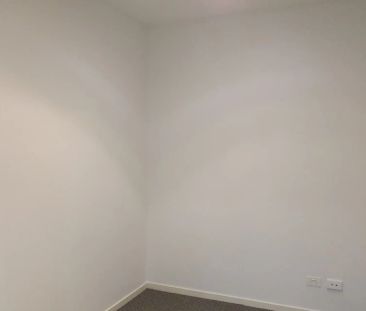 LUXURY 3-BEDROOM APARTMENT, WALKING DISTANCE TO WESTFIELD SHOPPING ... - Photo 2