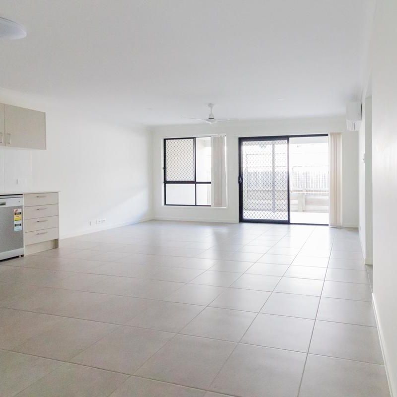 Lovely 3 Bedroom Home With 2 Air Conditoners and Security Screens Throughout - Photo 1