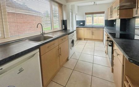 Clumber Grove, Newcastle - Photo 4