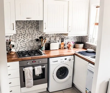 1 bedroom in a house share to rent - Photo 2