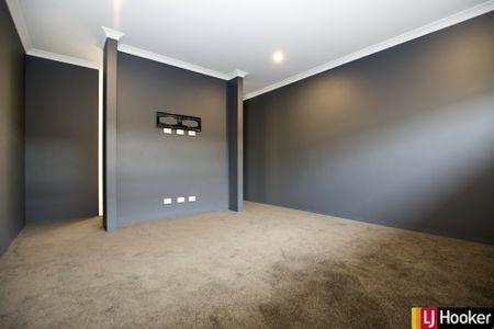 Spacious, Stylish & Low-Maintenance Family Home - Photo 3