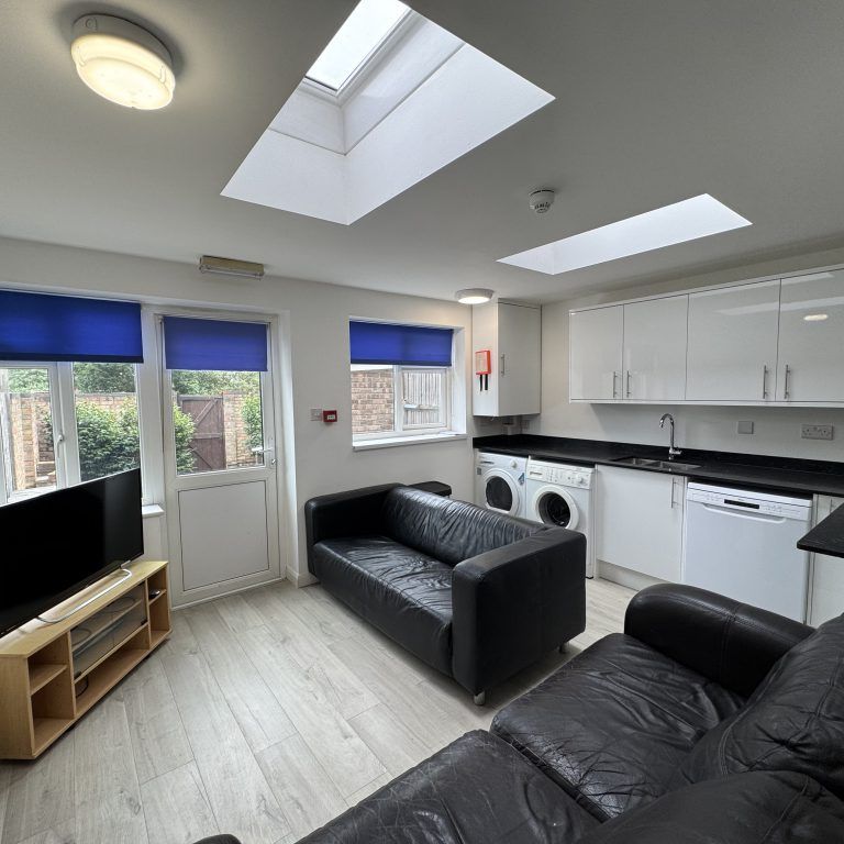 STUDENT 5 Dbl Bed Terraced House – Surbiton (Etwell Place, KT5) - Photo 1