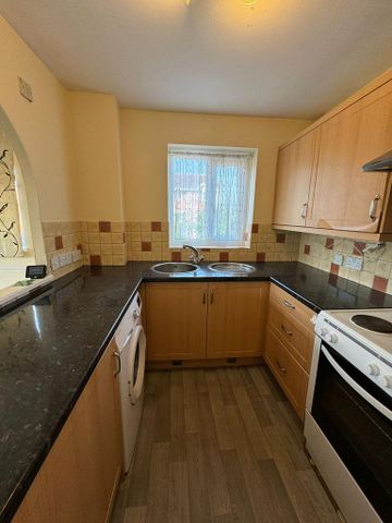 2 bedroom flat to rent - Photo 2