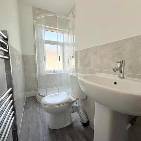 4 bedroom terraced house to rent - Photo 4