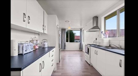 Warm 3 Bedroom Home - Low Maintenance - Glengarry - Photo 3