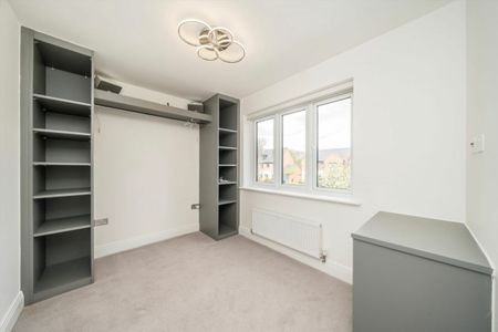 Bridges Avenue, KT8, London - Photo 4