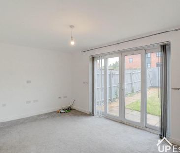 3 bedroom terraced house to rent - Photo 1