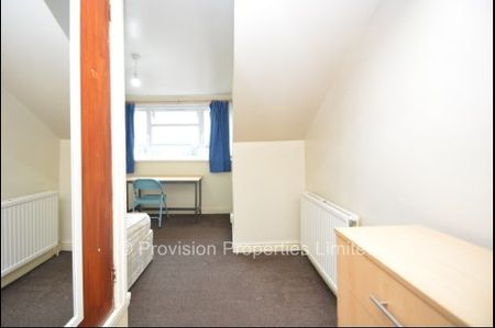 5 Bedroom House Properties Hyde Park - Photo 4