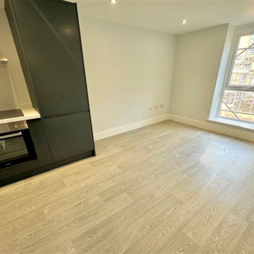 Clarendon Apartments, Canal Walk, Southampton, SO14 - Photo 1