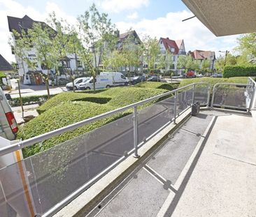 Ongemeubeld hoekappartement in hartje Zoute nabij het Albertplein - Photo 3