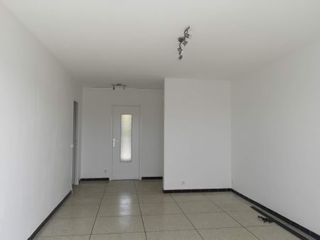 LAVANDOU - T3 - 3ème étage de 55.31 M² + BALCON + CAVE - Photo 2