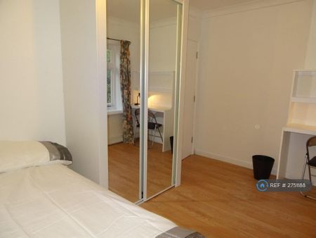 1 bedroom in a house share to rent - Photo 3