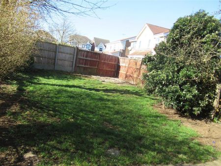 3 bedroom semi-detached house to rent - Photo 5