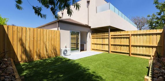 Studio Apartment, Electricity & Water Included - Photo 2