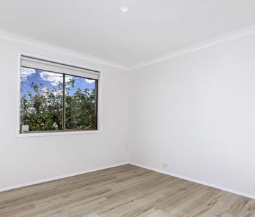 Charming 3-Bedroom Family Home in Prime South Penrith Location! - Photo 5