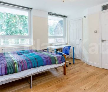 Modern three bed with big lounge wood floors and a modern kitchen &... - Photo 4