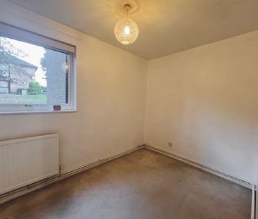 Yeovil Close, Farnborough, Hampshire, GU14 - Photo 6