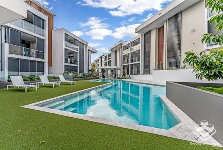 Experience Elevated Living: Luxurious 2-Bedroom Apartment in Prime Helensvale Location! - Photo 5