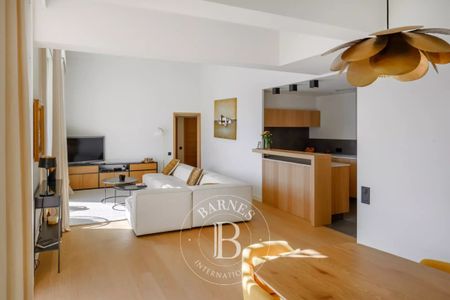 LOCATION MEUBLÉE - CASSIS - APPARTEMENT - BALCON - VUE PORT ET CAP CANAILLE - GARAGE. - Photo 2