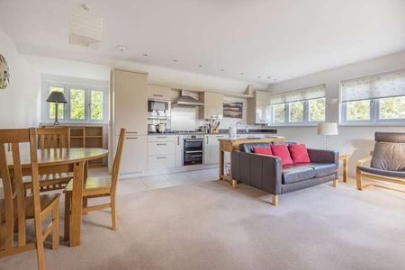 Ascot, Berkshire, SL5 - Photo 2