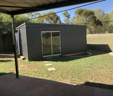 4 Bedroom, 2 Bathroom House in Larapinta with Outdoor Entertaining - Photo 4