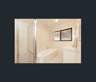 Your Ideal 5 Bedroom Family Home Awaits in Springwood !!! - Photo 2