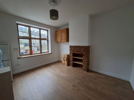 5 Bed Maisonette, Aylmer Parade, N2 - Photo 3