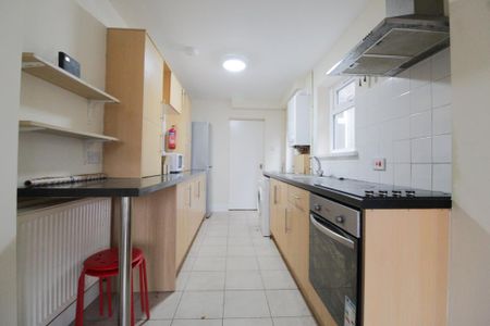 1 bedroom in a house share to rent - Photo 4