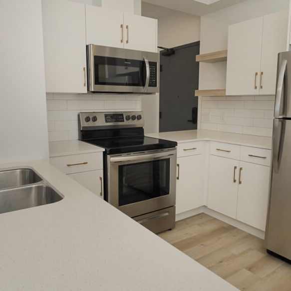 Newcastle: Gold Accents – 710 Westminster - Photo 1