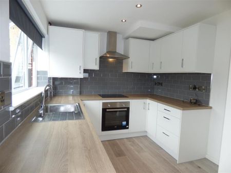 3 bedroom semi-detached house to rent - Photo 5