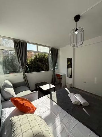 Avenida Antonio Gaudi, Málaga, Andalusia 29004 - Photo 5