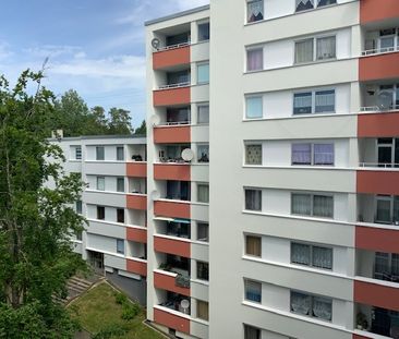 Helle und großzügige 3-Zimmer-Wohnung mit Balkon! - Foto 1